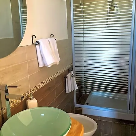 Rossella Villarella Dei Tulipani Bed & Breakfast Asti